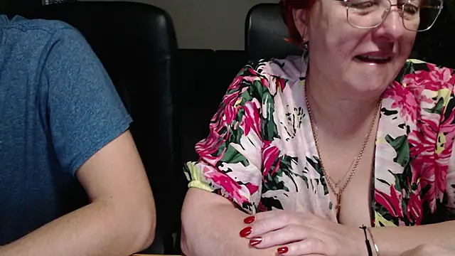 Snapshot of JoannaAndNeighbour chatting on 10/28/25, 09:41 JoannaAndNeighbour online show from 10/28/25, 09:41