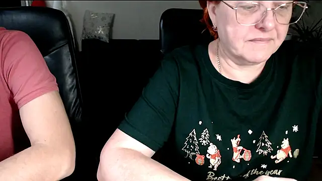 Snapshot of JoannaAndNeighbour chatting on 12/15/25, 10:10 JoannaAndNeighbour online show from 12/15/25, 10:10