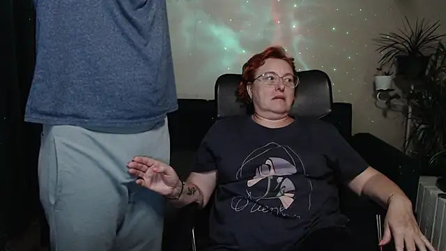 Snapshot of JoannaAndNeighbour chatting on 09/27/25, 09:15 JoannaAndNeighbour online show from 09/27/25, 09:15