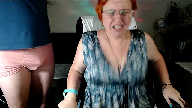 Snapshot of JoannaAndNeighbour chatting on 12/04/25, 03:11 JoannaAndNeighbour online show from 12/04/25, 03:11