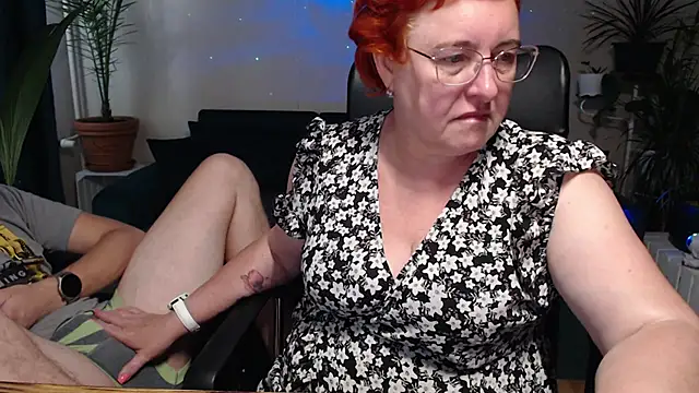 Snapshot of JoannaAndNeighbour chatting on 09/09/25, 09:41 JoannaAndNeighbour online show from 09/09/25, 09:41