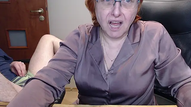 Snapshot of JoannaAndNeighbour chatting on 03/08/25, 04:28 JoannaAndNeighbour online show from 03/08/25, 04:28