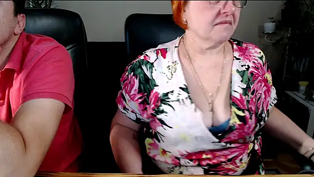 Snapshot of JoannaAndNeighbour chatting on 11/28/25, 08:58 JoannaAndNeighbour online show from 11/28/25, 08:58