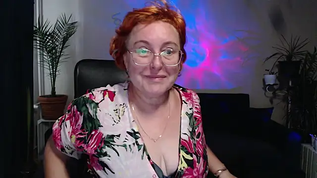 Snapshot of JoannaAndNeighbour chatting on 10/09/25, 10:05 JoannaAndNeighbour online show from 10/09/25, 10:05