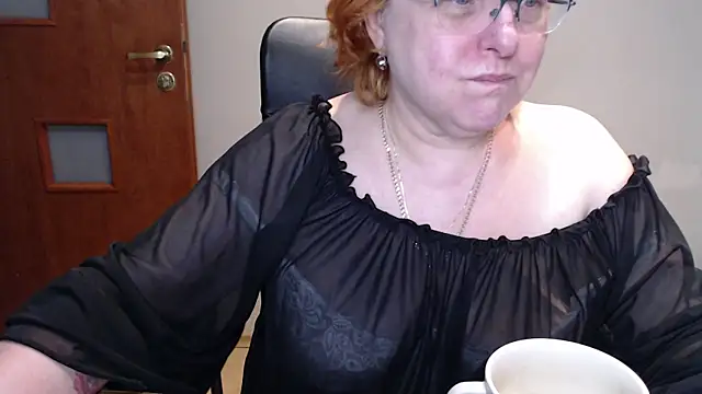 Snapshot of JoannaAndNeighbour chatting on 03/12/25, 09:55 JoannaAndNeighbour online show from 03/12/25, 09:55