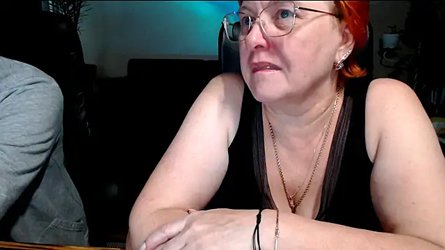 Snapshot of JoannaAndNeighbour chatting on 11/22/25, 09:41 JoannaAndNeighbour online show from 11/22/25, 09:41