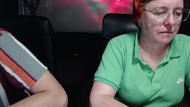 Snapshot of JoannaAndNeighbour chatting on 11/08/25, 08:40 JoannaAndNeighbour online show from 11/08/25, 08:40