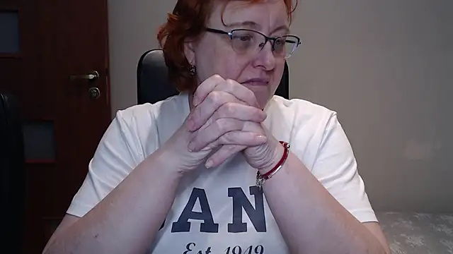 Snapshot of JoannaAndNeighbour chatting on 03/04/25, 02:21 JoannaAndNeighbour online show from 03/04/25, 02:21