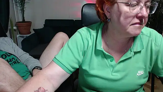 Snapshot of JoannaAndNeighbour chatting on 10/14/25, 08:04 JoannaAndNeighbour online show from 10/14/25, 08:04