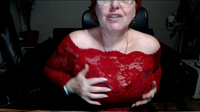 Snapshot of JoannaAndNeighbour chatting on 11/26/25, 08:36 JoannaAndNeighbour online show from 11/26/25, 08:36