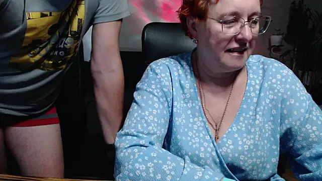 Snapshot of JoannaAndNeighbour chatting on 11/15/25, 09:13 JoannaAndNeighbour online show from 11/15/25, 09:13