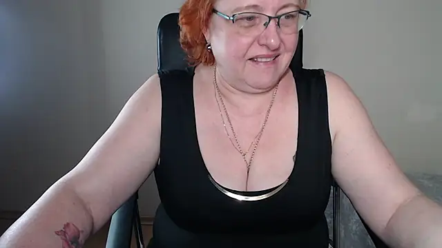 Snapshot of JoannaAndNeighbour chatting on 03/07/25, 10:35 JoannaAndNeighbour online show from 03/07/25, 10:35