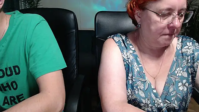 Snapshot of JoannaAndNeighbour chatting on 10/11/25, 08:26 JoannaAndNeighbour online show from 10/11/25, 08:26