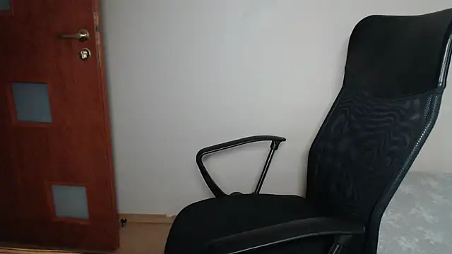 Snapshot of JoannaAndNeighbour chatting on 03/20/25, 08:42 JoannaAndNeighbour online show from 03/20/25, 08:42