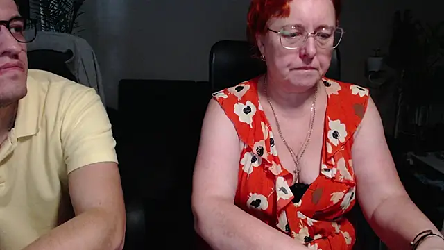 Snapshot of JoannaAndNeighbour chatting on 11/17/25, 08:51 JoannaAndNeighbour online show from 11/17/25, 08:51