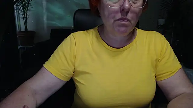 Snapshot of JoannaAndNeighbour chatting on 09/11/25, 06:13 JoannaAndNeighbour online show from 09/11/25, 06:13