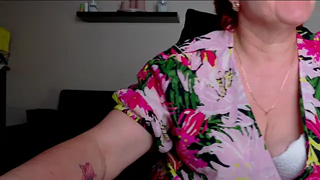 JoannaAndNeighbour online show from 06/11/26, 08:55