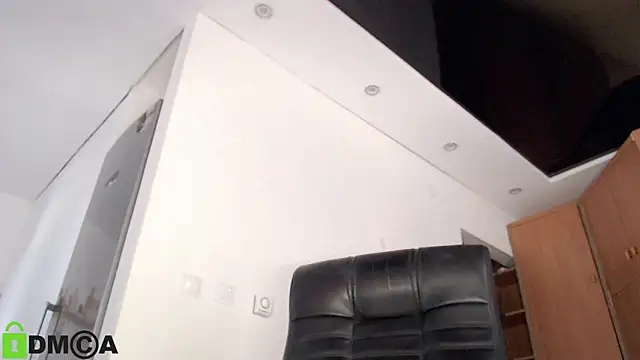 Snapshot of DollySun chatting on 02/19/25, 12:33 DollySun online show from 02/19/25, 12:33