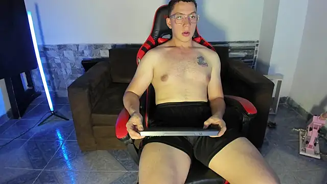 davinalhot online show from 04/08/26, 05:42