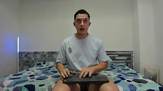davinalhot online show from 04/19/26, 03:18