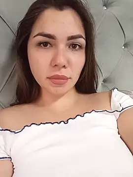 Snapshot of HannahMeid chatting on 10/15/25, 10:01 HannahMeid online show from 10/15/25, 10:01