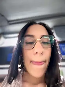 Snapshot of __IRIS__ chatting on 10/15/25, 02:14 IRIS online show from 10/15/25, 02:14