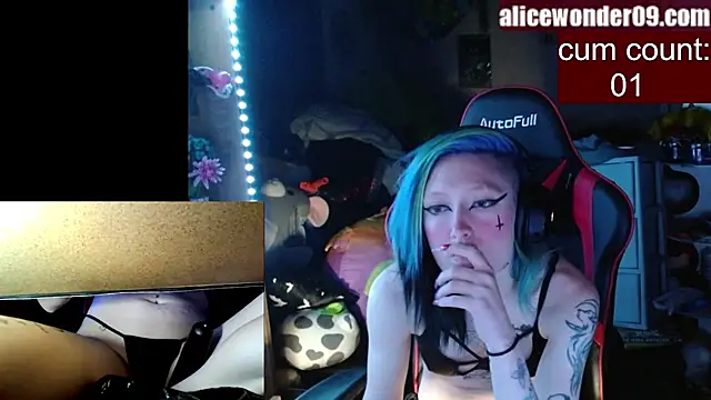 Snapshot of alicewonder09 chatting on 02/12/25, 04:12 alicewonder09 online show from 02/12/25, 04:12