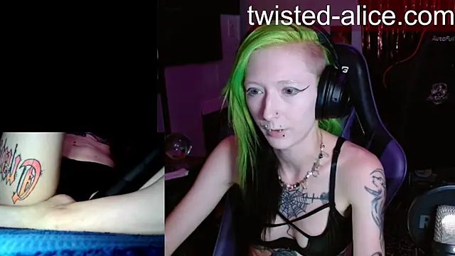 Snapshot of alicewonder09 chatting on 06/25/26, 02:53 alicewonder09 online show from 06/25/26, 02:53
