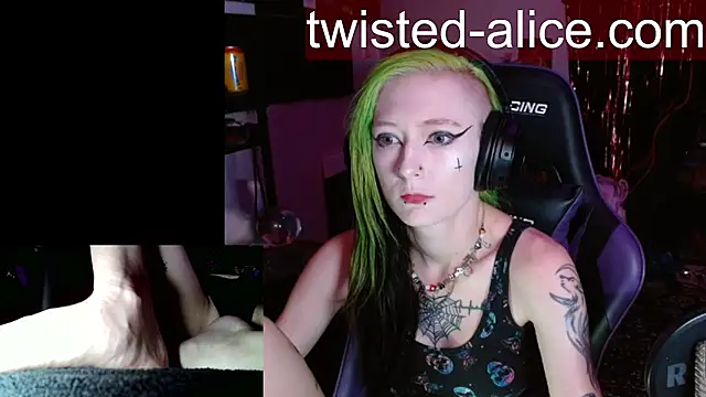 Snapshot of alicewonder09 chatting on 07/16/26, 03:25 alicewonder09 online show from 07/16/26, 03:25