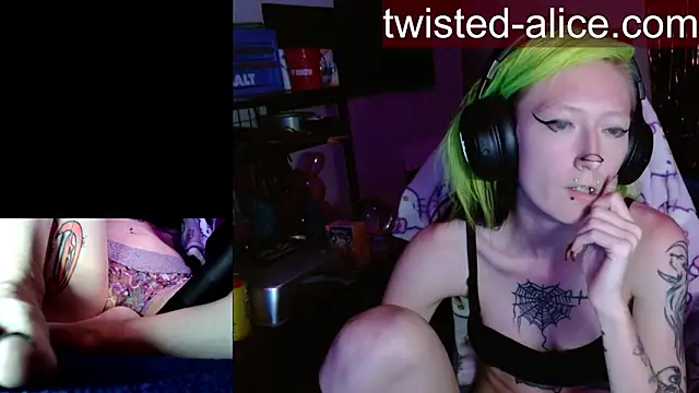 alicewonder09 online show from 05/18/26, 03:28