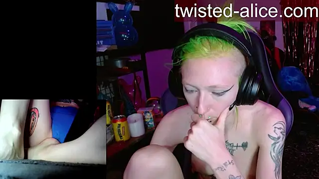 alicewonder09 online show from 04/18/26, 07:22