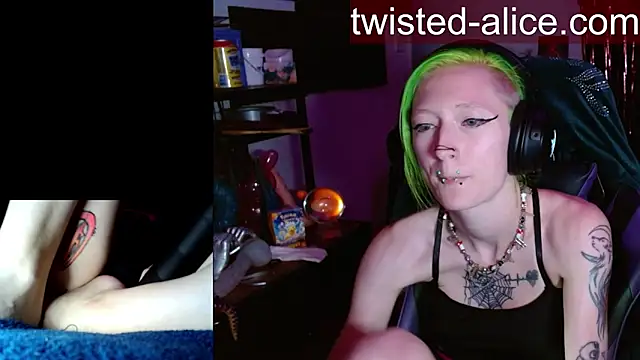 Snapshot of alicewonder09 chatting on 06/19/26, 03:12 alicewonder09 online show from 06/19/26, 03:12