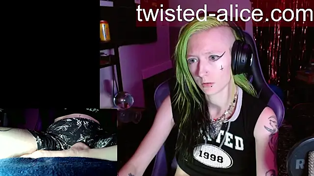 Snapshot of alicewonder09 chatting on 07/15/26, 03:35 alicewonder09 online show from 07/15/26, 03:35