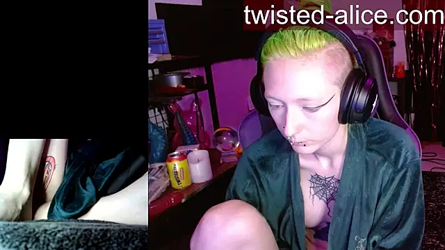 alicewonder09 online show from 04/28/26, 03:44