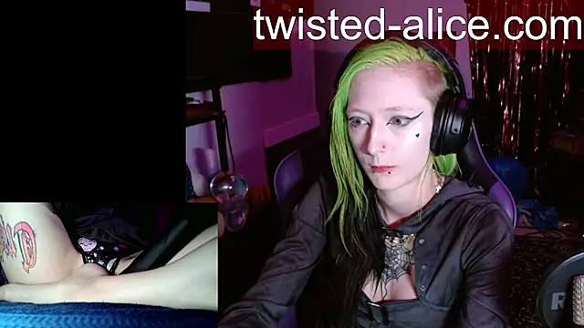 Snapshot of alicewonder09 chatting on 07/09/26, 03:29 alicewonder09 online show from 07/09/26, 03:29