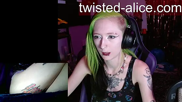 Snapshot of alicewonder09 chatting on 07/08/26, 03:30 alicewonder09 online show from 07/08/26, 03:30