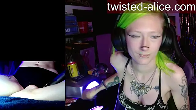 alicewonder09 online show from 05/11/26, 04:03