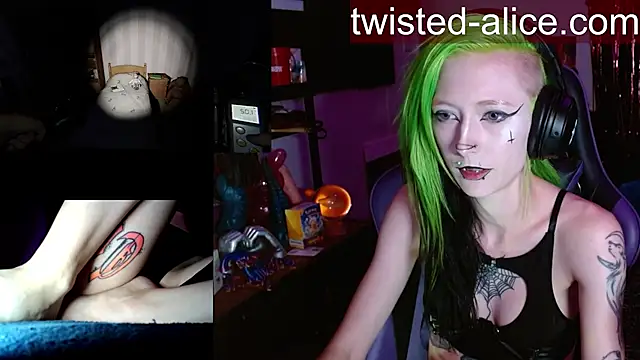Snapshot of alicewonder09 chatting on 06/12/26, 03:37 alicewonder09 online show from 06/12/26, 03:37