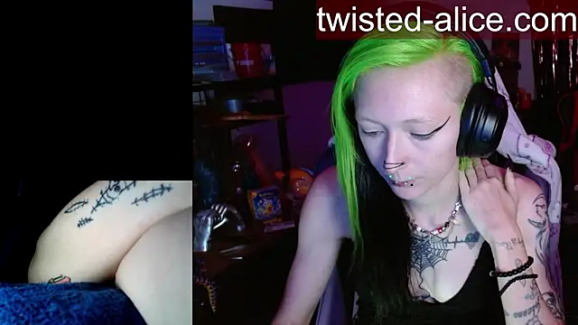 Snapshot of alicewonder09 chatting on 06/15/26, 03:18 alicewonder09 online show from 06/15/26, 03:18