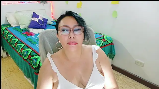 hottplay online show from 04/10/26, 04:47