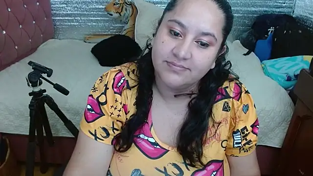 Snapshot of EMILY-NESSA chatting on 05/11/26, 02:40 EMILY-NESSA online show from 05/11/26, 02:40