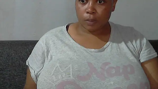 Snapshot of Sexy-queen99xx chatting on 11/15/25, 06:17 Sexy-queen99xx online show from 11/15/25, 06:17