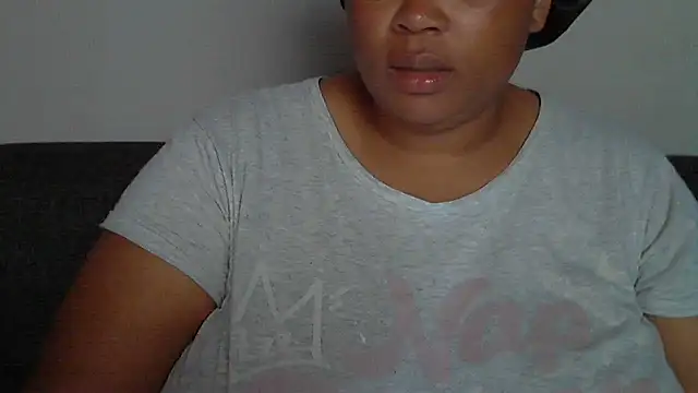 Snapshot of Sexy-queen99xx chatting on 12/17/25, 07:24 Sexy-queen99xx online show from 12/17/25, 07:24