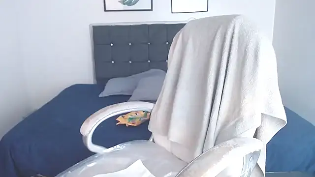 selena yourmilf online show from 09/23/25, 05:42