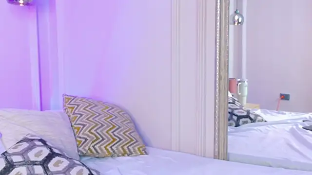 Sara Boom online show from 11/13/25, 02:32