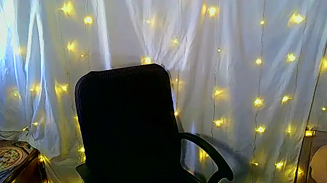 Snapshot of Victoria_Marks chatting on 09/27/25, 04:51 Victoria Marks online show from 09/27/25, 04:51