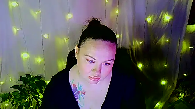 Snapshot of Victoria_Marks chatting on 12/02/25, 06:15 Victoria Marks online show from 12/02/25, 06:15