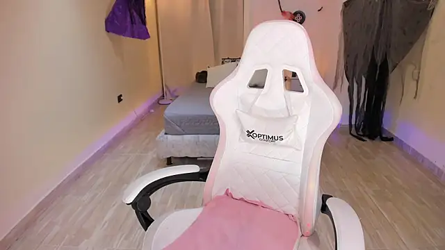 carleee winter online show from 10/24/25, 11:59