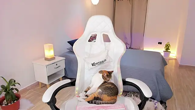 carleee winter online show from 12/17/25, 01:54