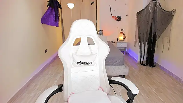 carleee winter online show from 10/28/25, 01:39